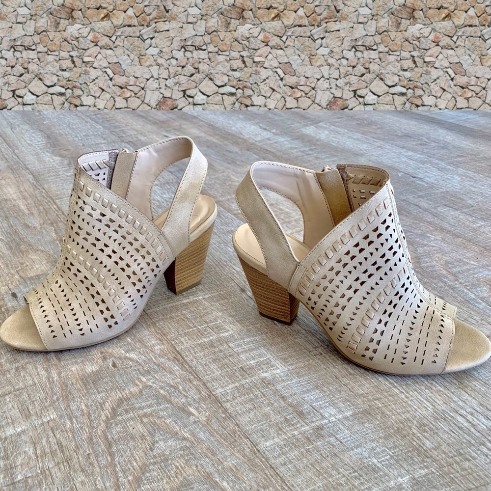 NEW Delicious Taupe Cut Stacked Wood Bootie Sandal - Picture 4 of 6